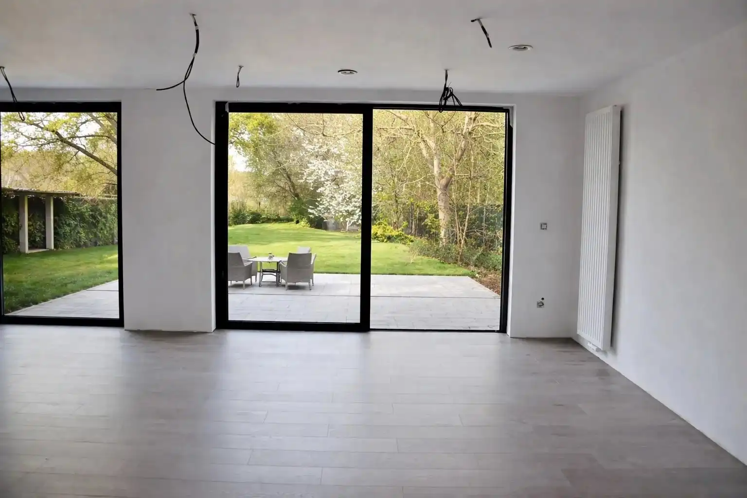 COMMERCIEEL GELIJKVLOERS MET VEEL LICHTINTVAL VAN 130M² IN STEVOORT foto 3