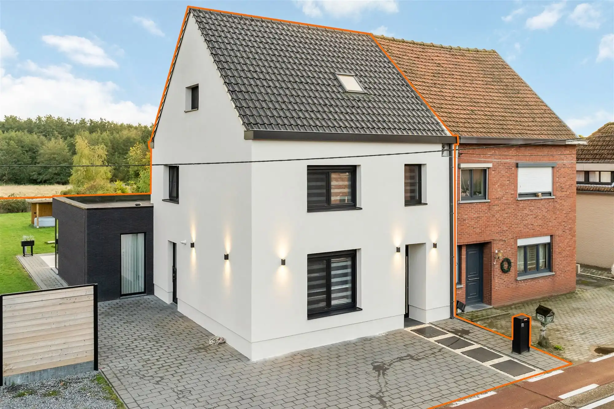 UITERST KNAP GERENOVEERDE WONING MET 3-4 SLAAPKAMERS OP EEN PERCEEL VAN 12A48CA TE BEVERLO foto {{pictureIndex}}