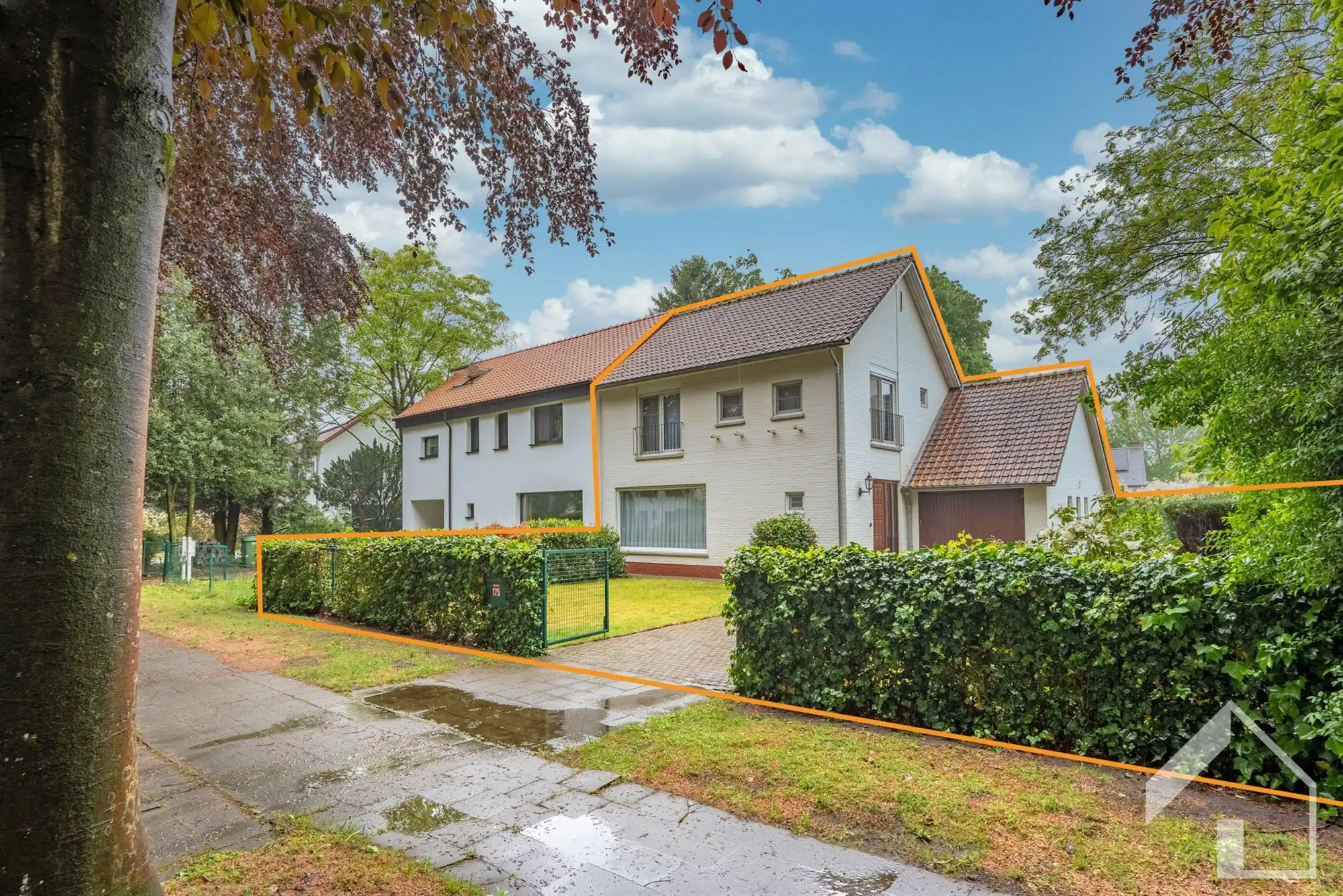 Hoofdfoto van de publicatie: Te renoveren gezinswoning met veel potentieel op toplocatie in Brasschaat! 
