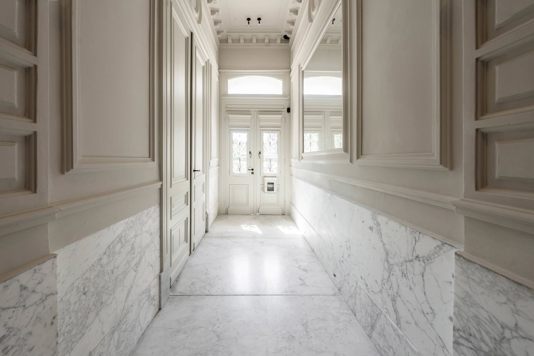 Stijlvol gerenoveerde herenwoning aan de voet van het KMSKA foto 25