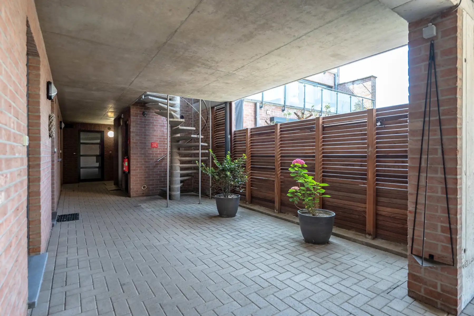 Instapklaar appartement, groot terras, staanplaats en lift! foto 17