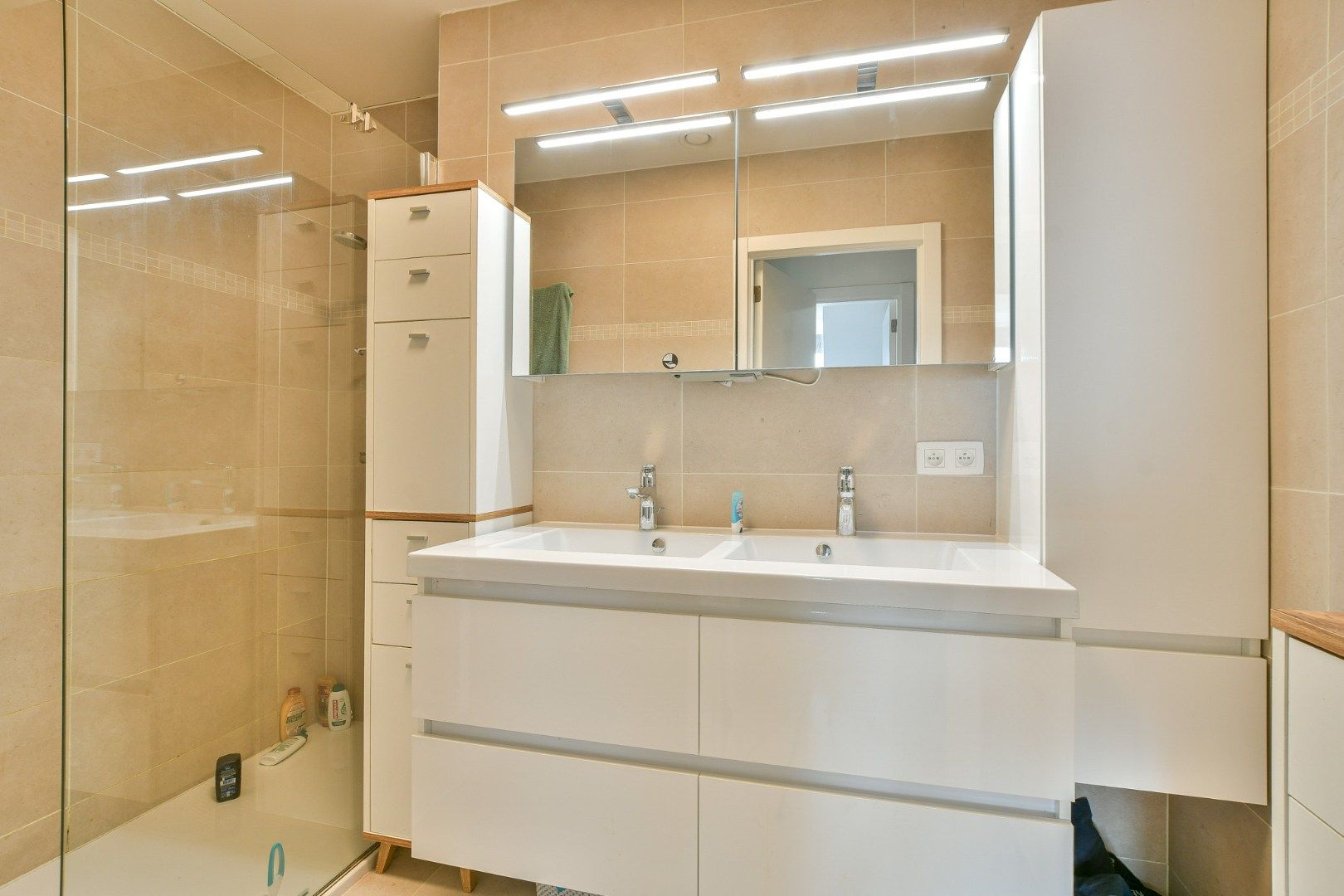 Modern 2-slaapkamerappartement op de derde verdieping met terras nabij duinen en strand, De Haan foto 19