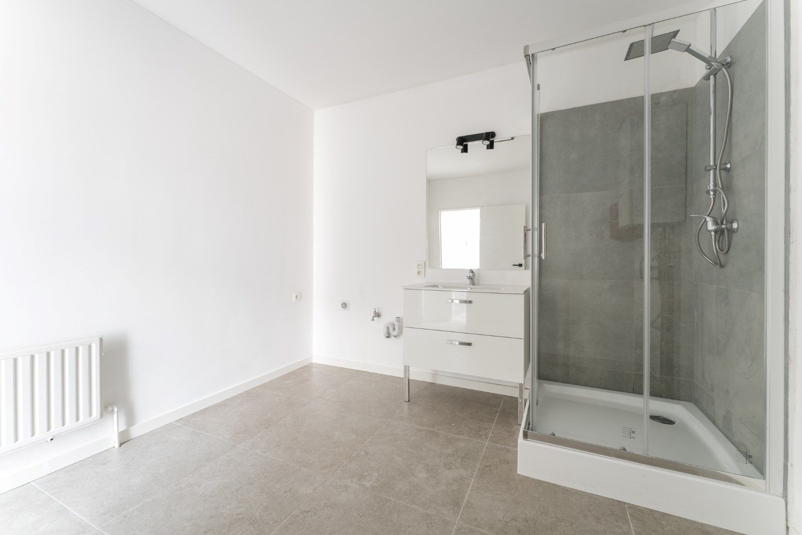 Volledig gerenoveerd 3 slaapkamer appartement in Neerpelt centrum. foto 15