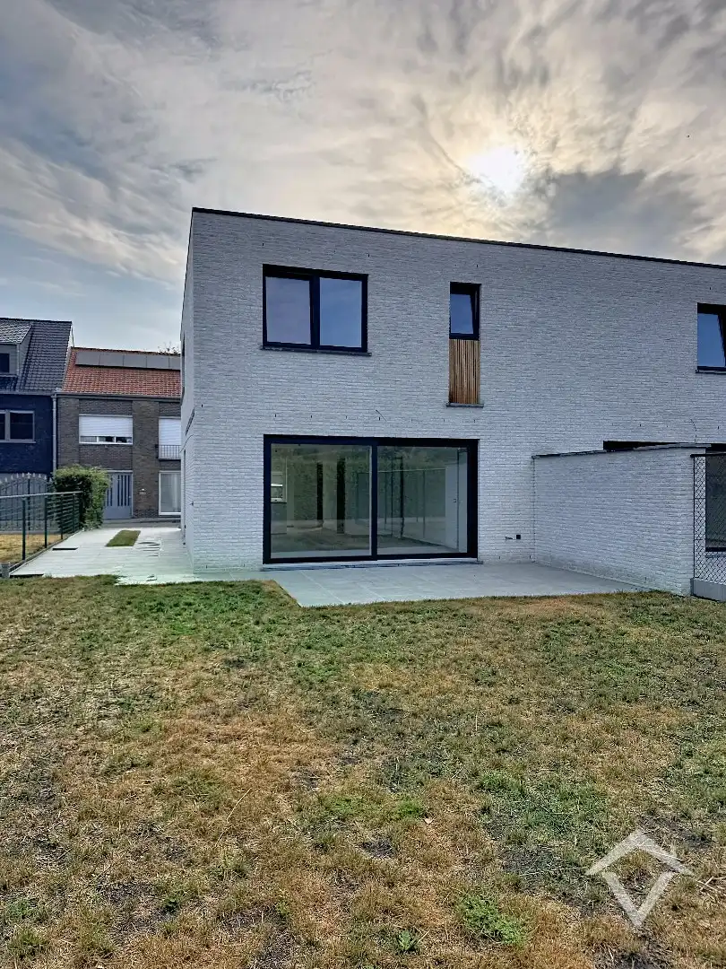 Nieuwbouwwoning met 3 slaapkamers in centrum Koekelare  foto 4