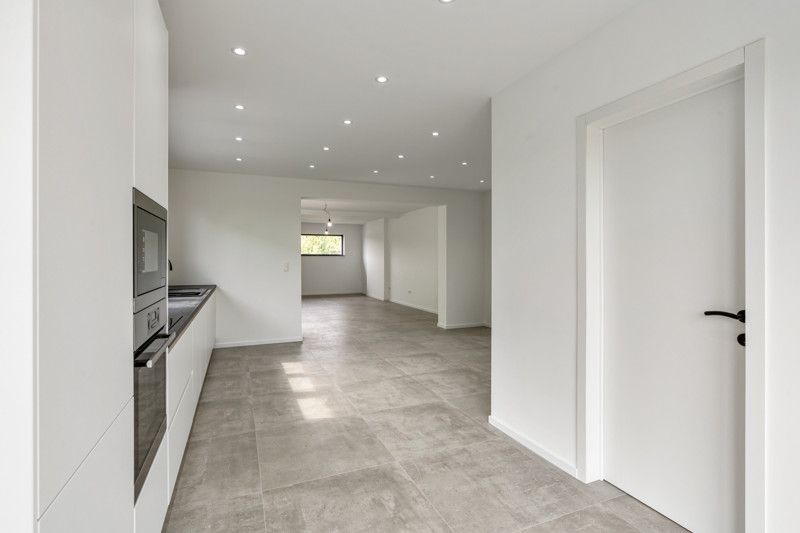 Totaal gerenoveerde woning, gelegen op 7are in een zeer rustige straat foto 10