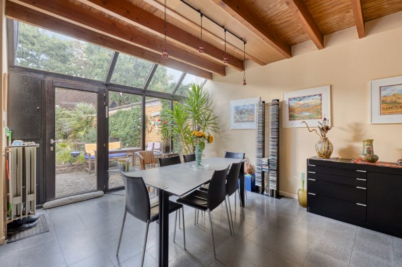 KARAKTERVOLLE BURGERWONING MET TUIN IN EEN RUSTIGE BUURT foto 14