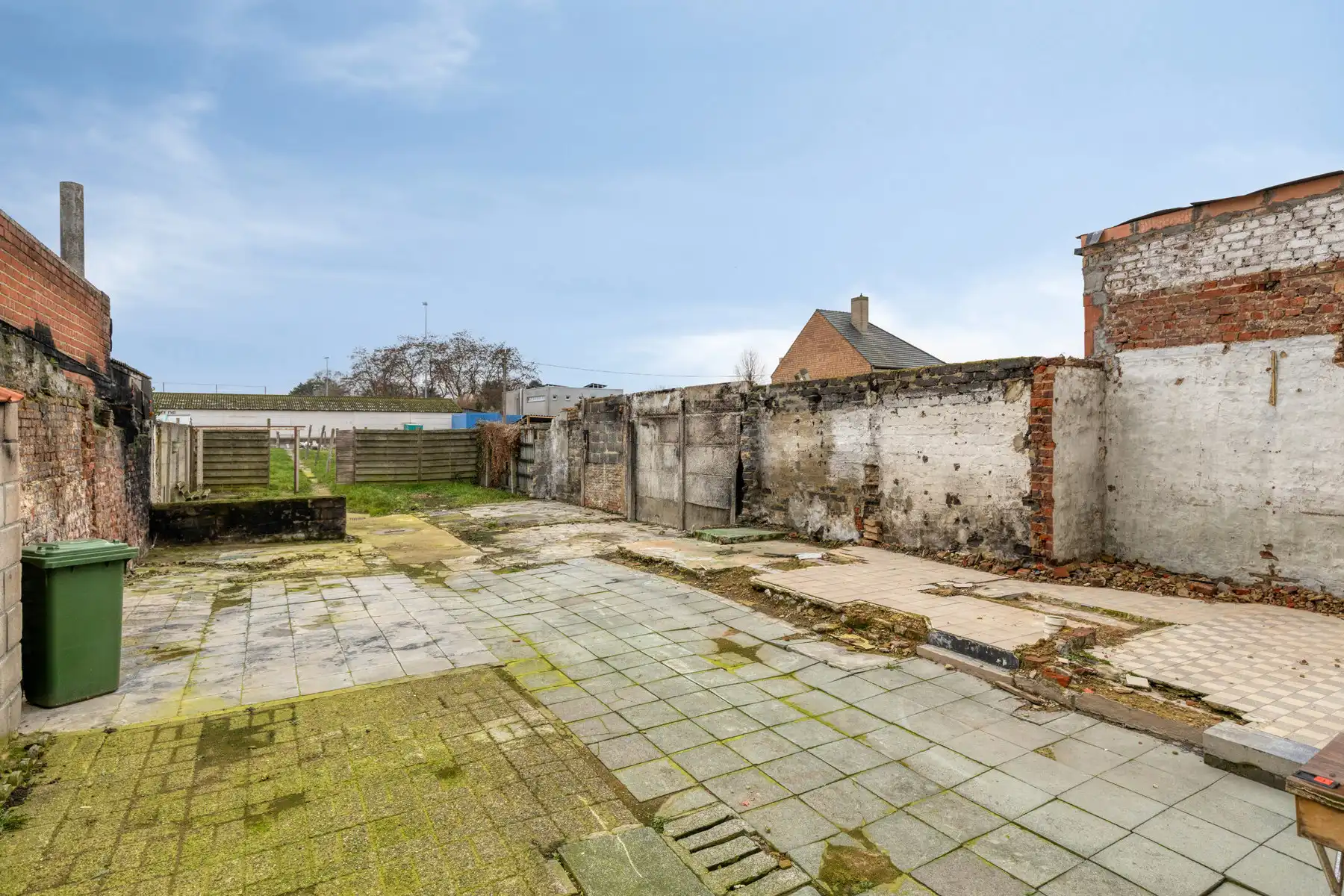 TE KOOP - Te renoveren halfopen bebouwing met 3 slaapkamers foto 13