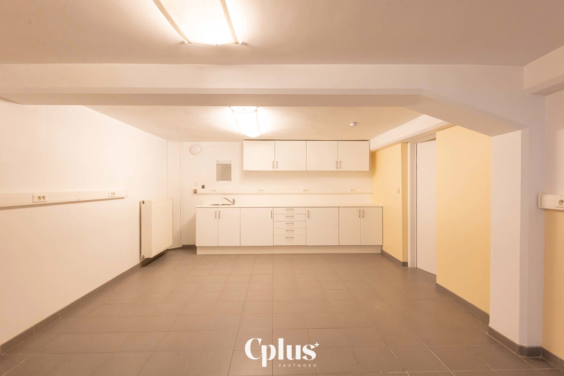 Praktijkruimte nabij station - Te huur  foto 7