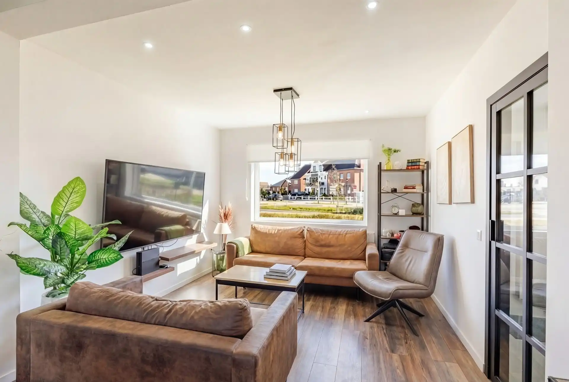 Instapklare woning met 2 slks, garage en tuin foto 5