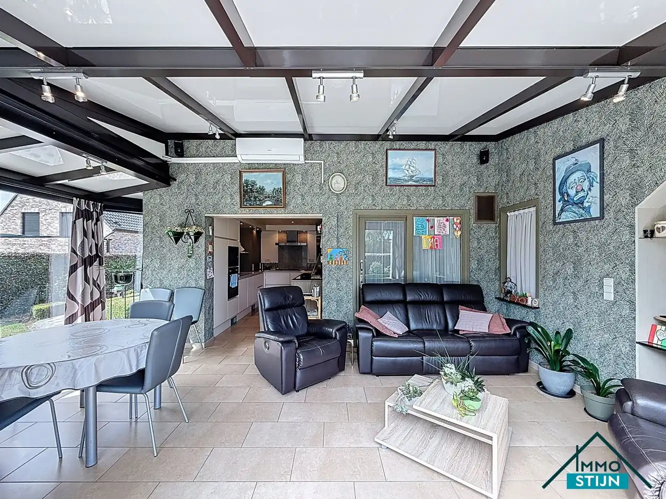 Landelijk gelegen woning met dubbele garage foto 6