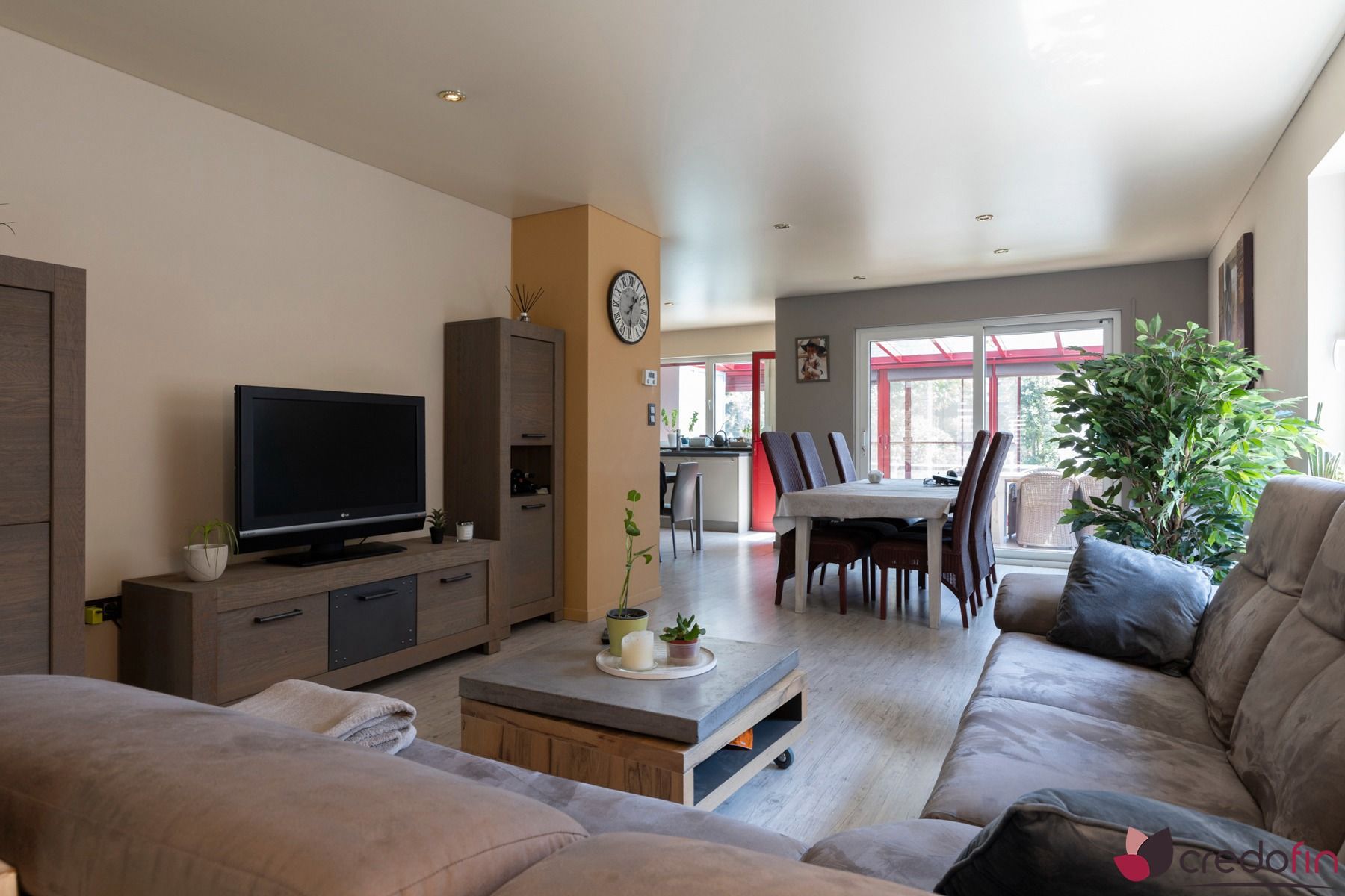 Goed gelegen gezinswoning met 3 slaapkamers en ruime garage foto 2