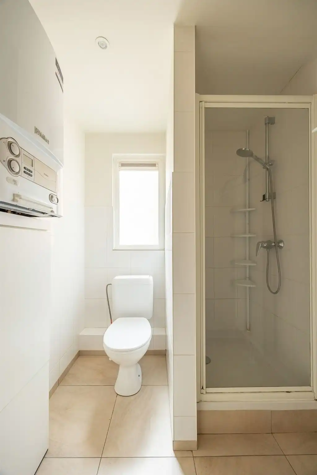Instapklaar gelijkvloers appartement met gezellige koer foto 15