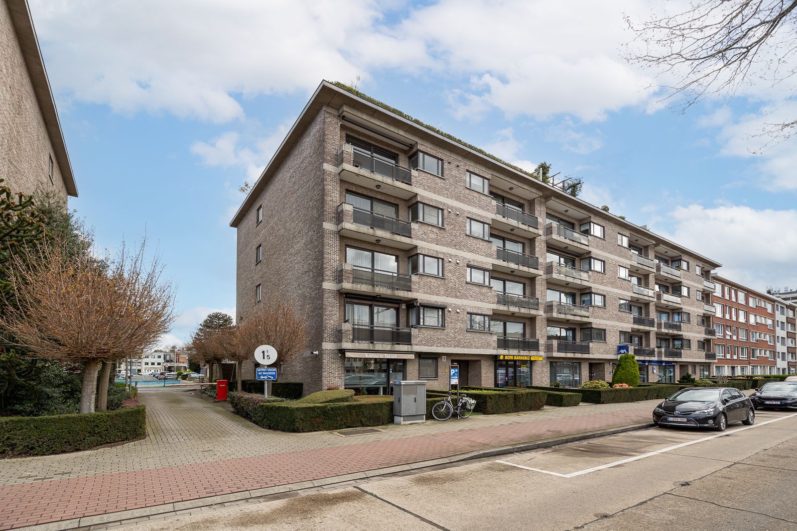 Zeer degelijk drie slaapkamer appartement met tof terras in Deurne! foto 2