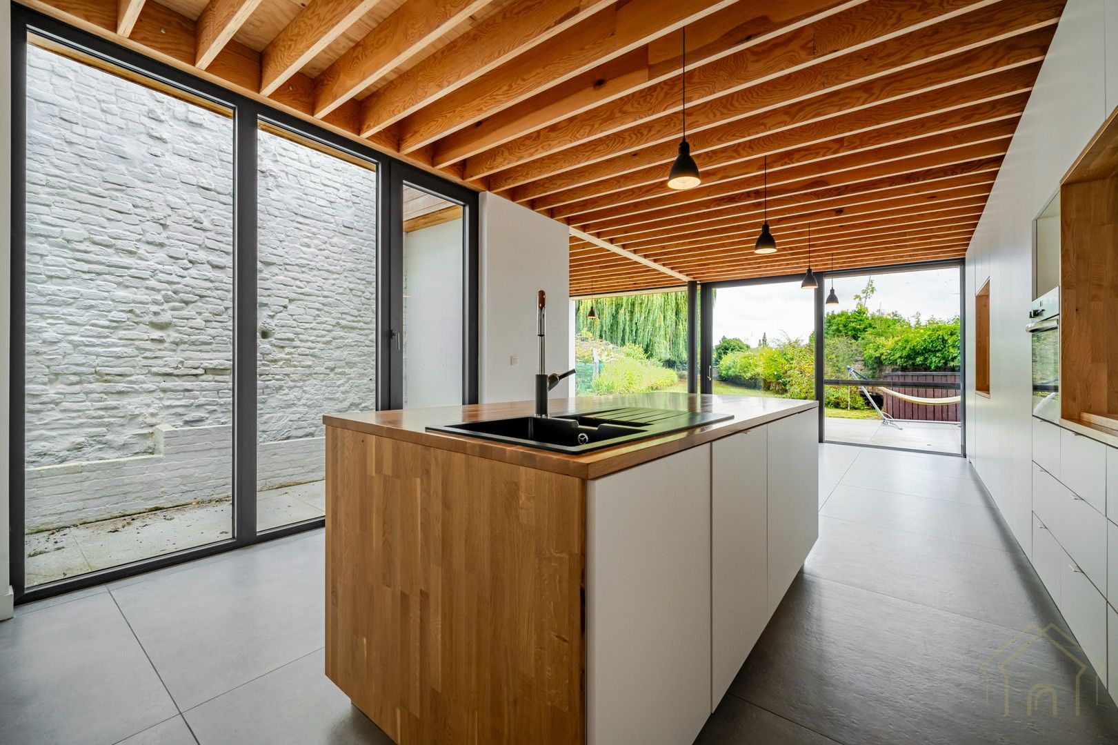 Instapklare, energiezuinige woning met grote tuin in hartje Menen foto {{pictureIndex}}