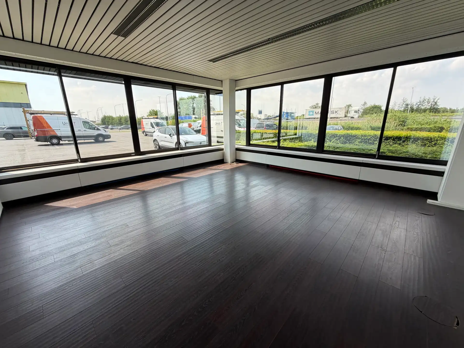 Magazijn 2.963m² met kantoren 569m²  in Temse foto 5