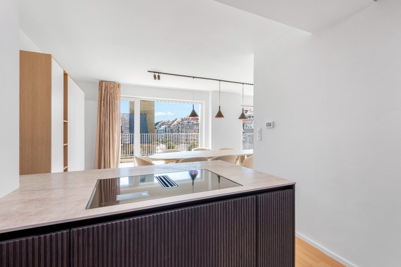 Zeer zonnige penthouse met open zicht vlakbij de Dumortierlaan. foto 8