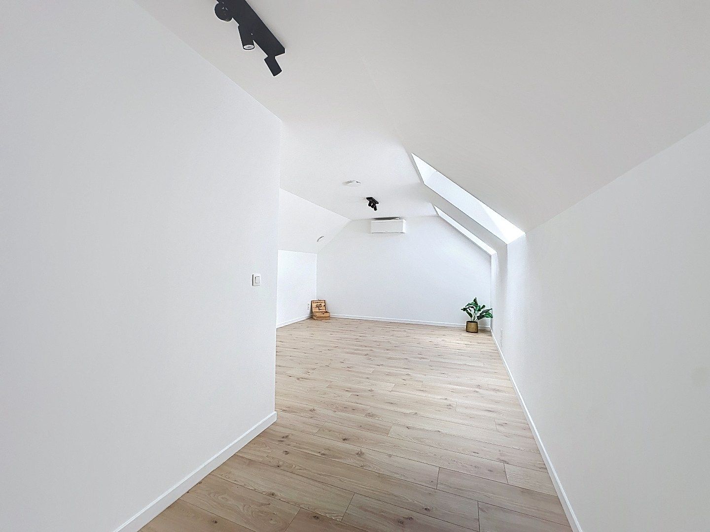 Instapklare vernieuwbouwwoning in het hart van Wezemaal foto 19