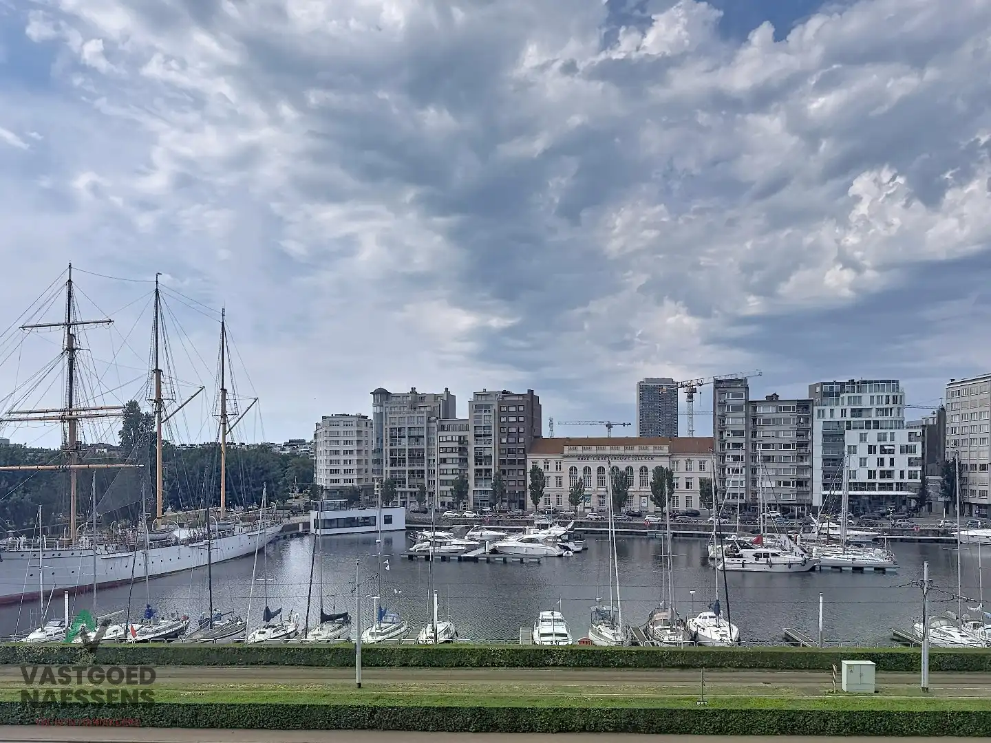 SCHITTEREND VERNIEUWD 2 SLPK APP MET  TERRAS EN ZICHT OP HAVEN foto 2
