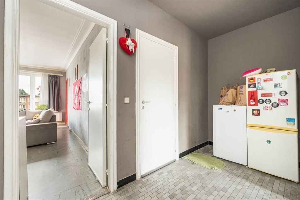 Ruim op te frissen appartement met 3 slaapkamers foto 14