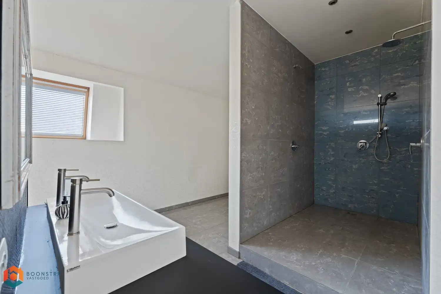 Handelspand met woonst en ruime parking op een perceel van 2592 m² te Rotselaar foto 20