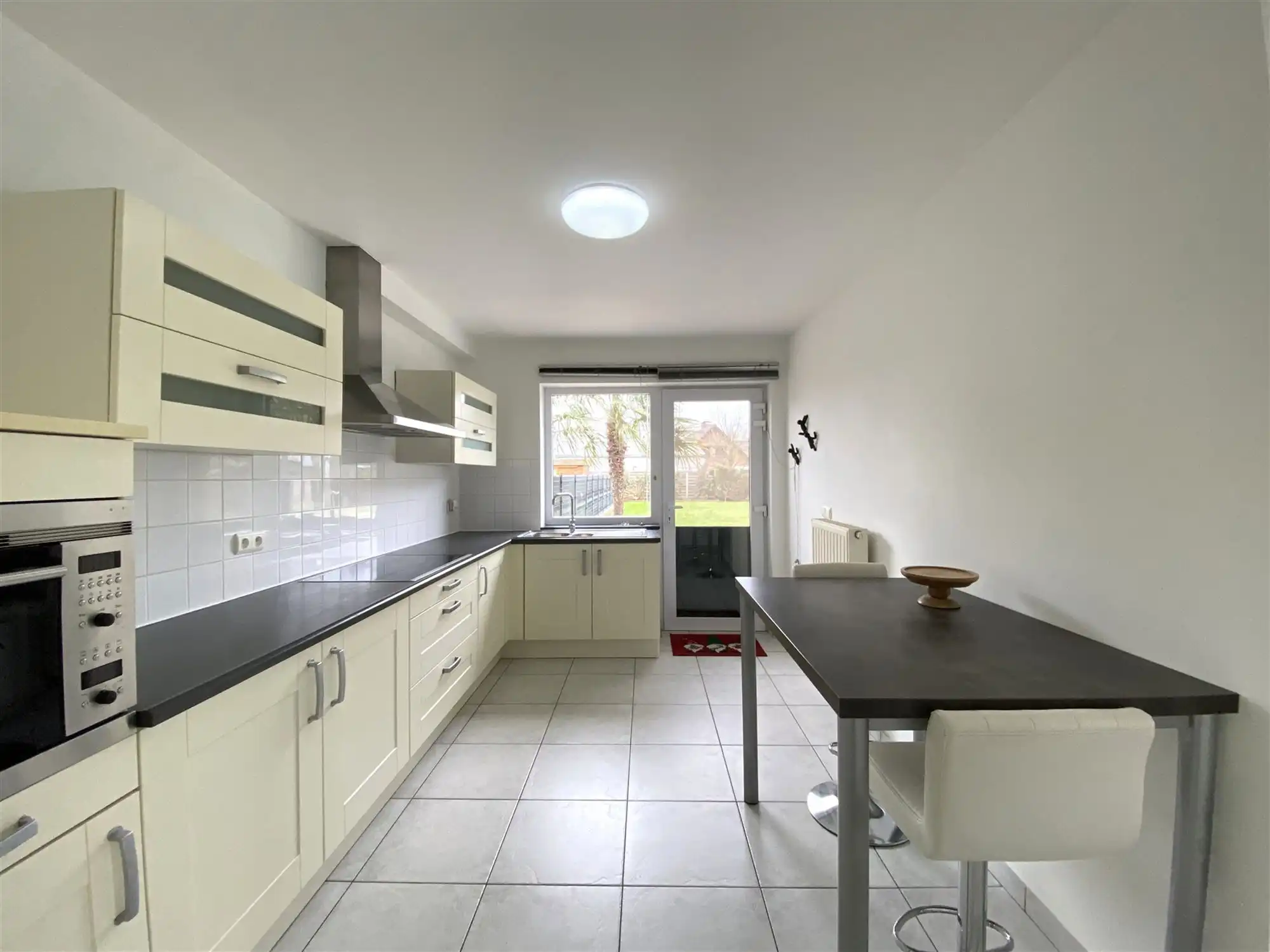 Halfopen bebouwing met grote tuin en veel parkeercomfort  foto 9