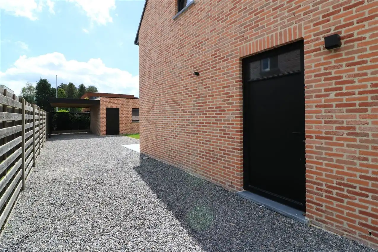 Aangename woning met drie slaapkamers en mooie tuin op rustige locatie foto 33