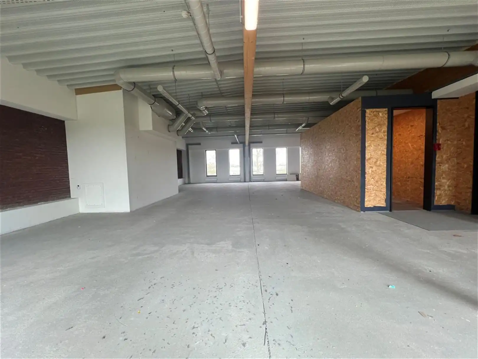 Instapklare kantoren in Zele met ruime parking foto 11