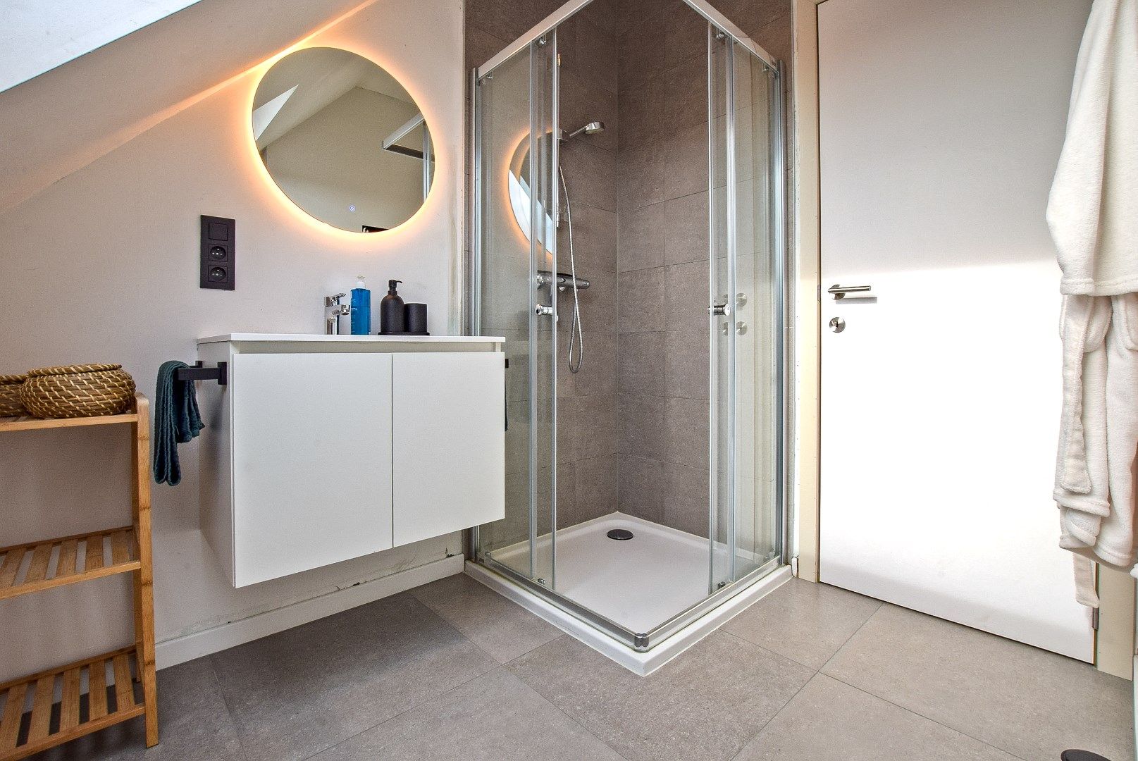 Prachtig recent (2021) duplexappartement (102 m²) met 2 slaapkamers te Nieuwpoort stad. foto 10