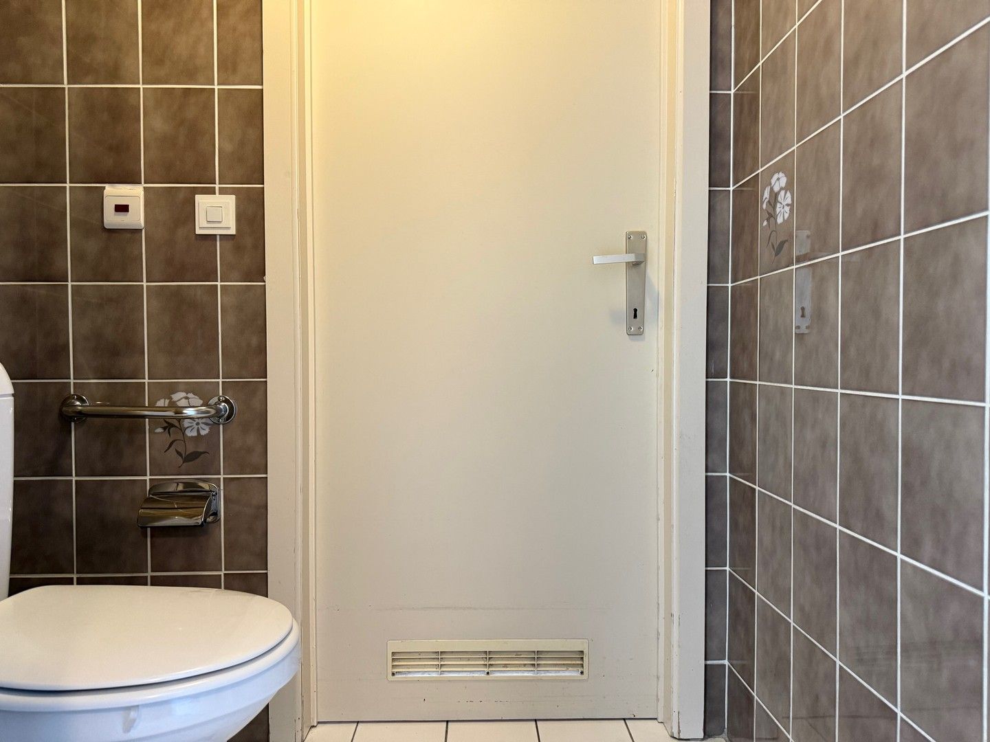 Lichtrijke serviceflat in centrum Kapellen - ideaal als investering = zorgeloos verhuren! foto 9