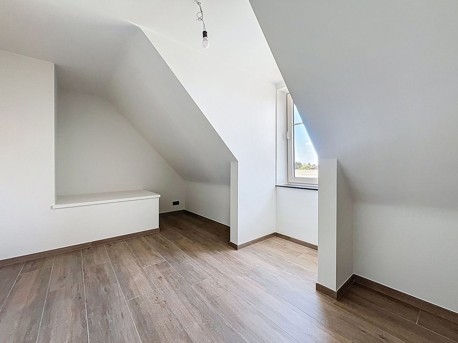 BEN Duplex app met 3 slpks -- 2bdks en terras foto 22