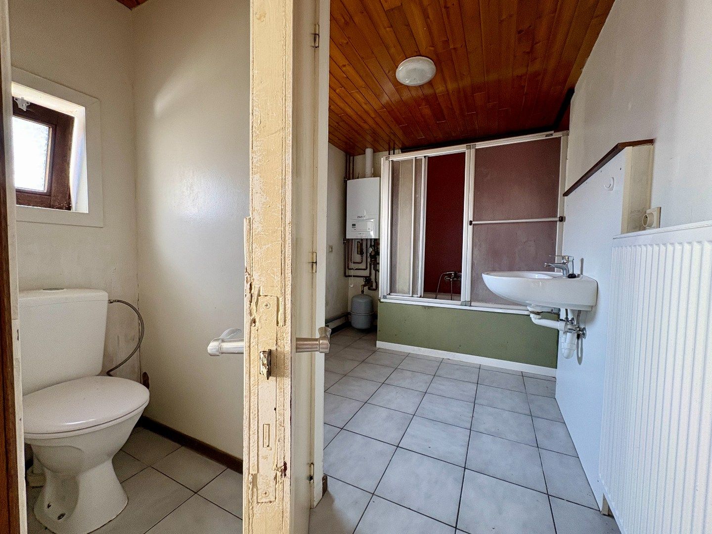 Centraal gelegen woning met goed georiënteerde tuin en 3 slaapkamers. foto 6