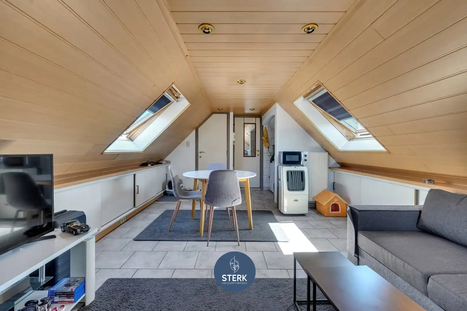 APPARTEMENT MET VERHUURDE STUDIO + 2 GARAGES IN HET CENTRUM VAN LANAKEN !  foto 21