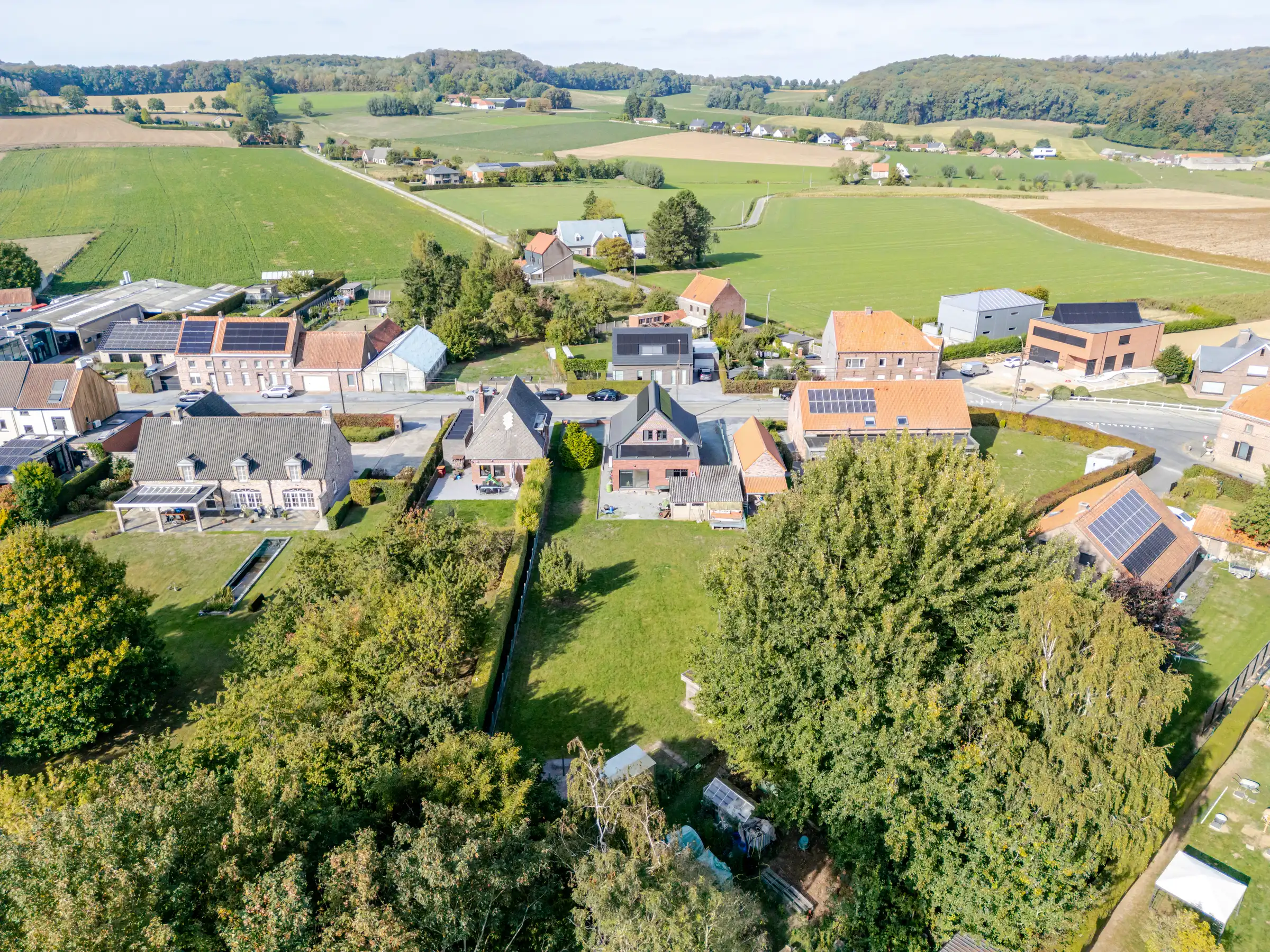 Vrijstaande woning met vernieuwd dak en veel potentieel foto 22