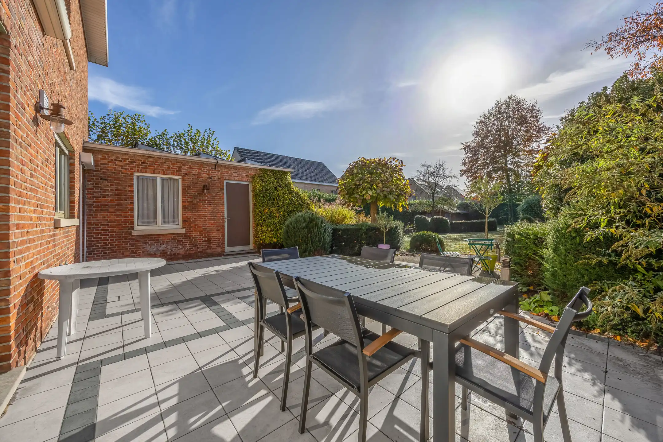Karaktervolle en ruime vrijstaande woning met prachtige tuin foto 19