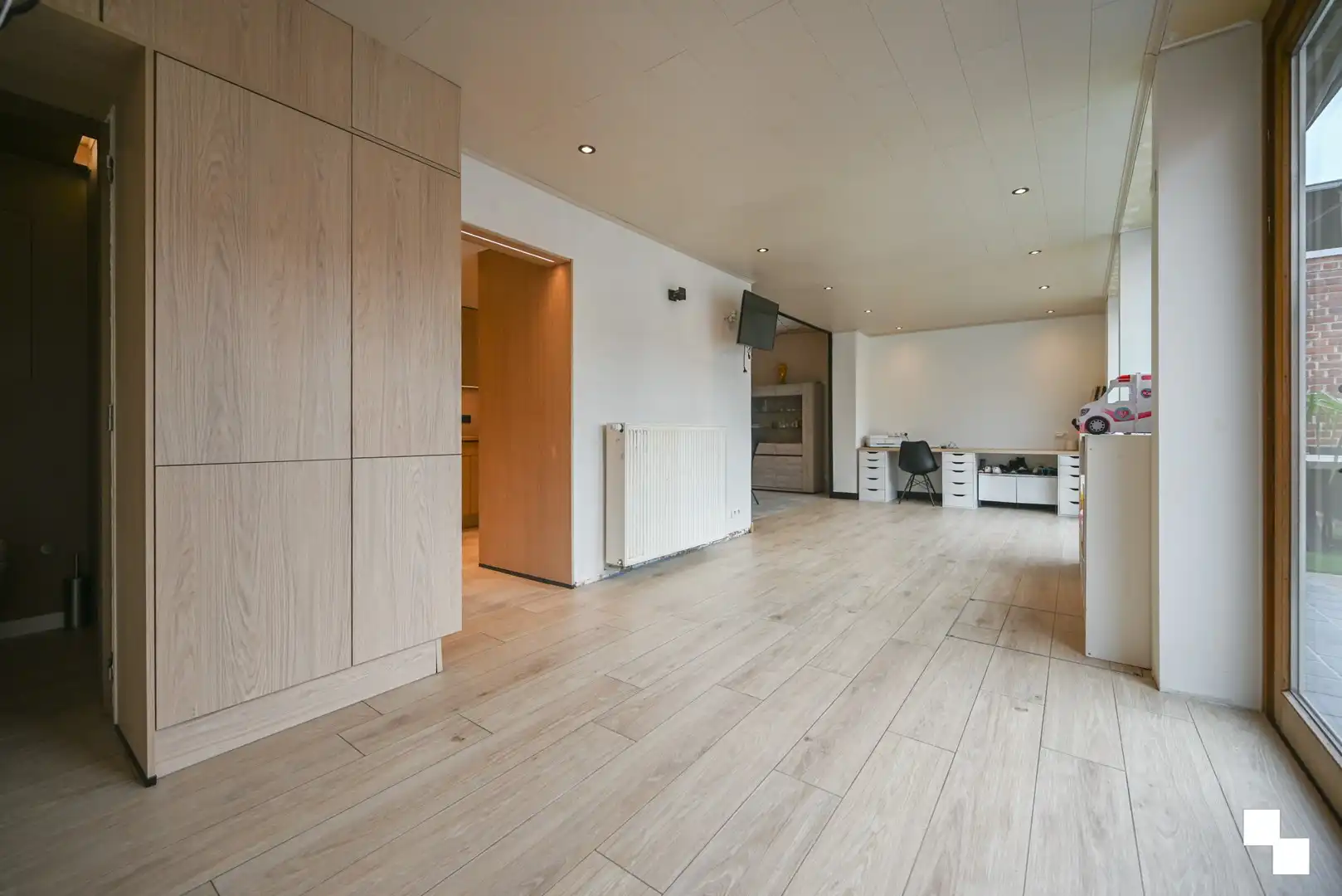 Energiezuinige, gerenoveerde gezinswoning met inpandige garage foto 11