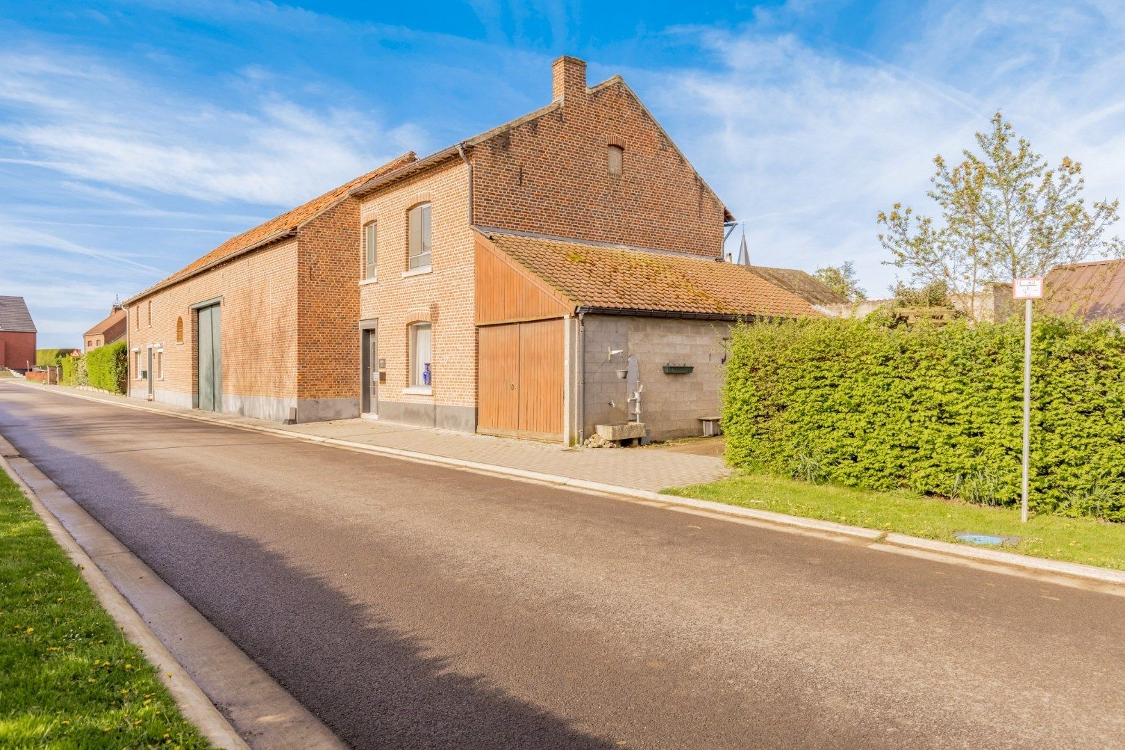 Landelijk gelegen woning met tuin en garage te Jesseren-Borgloon foto 3