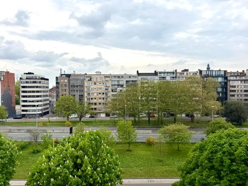 CENTRUM GENT, HEEL RUIM APPARTEMENT MET TERRAS EN GARAGEBOX foto 3