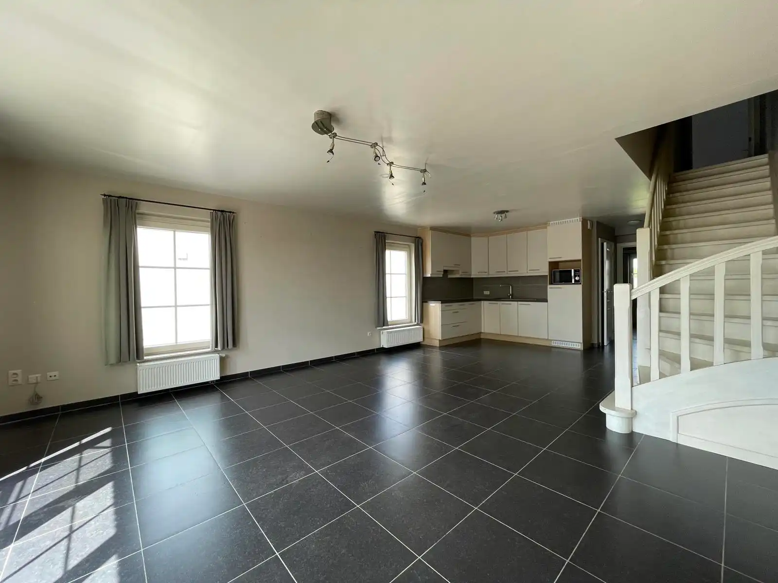 Appartement met 3 slaapkamers en terras + 2 parkeerplaatsen foto 3