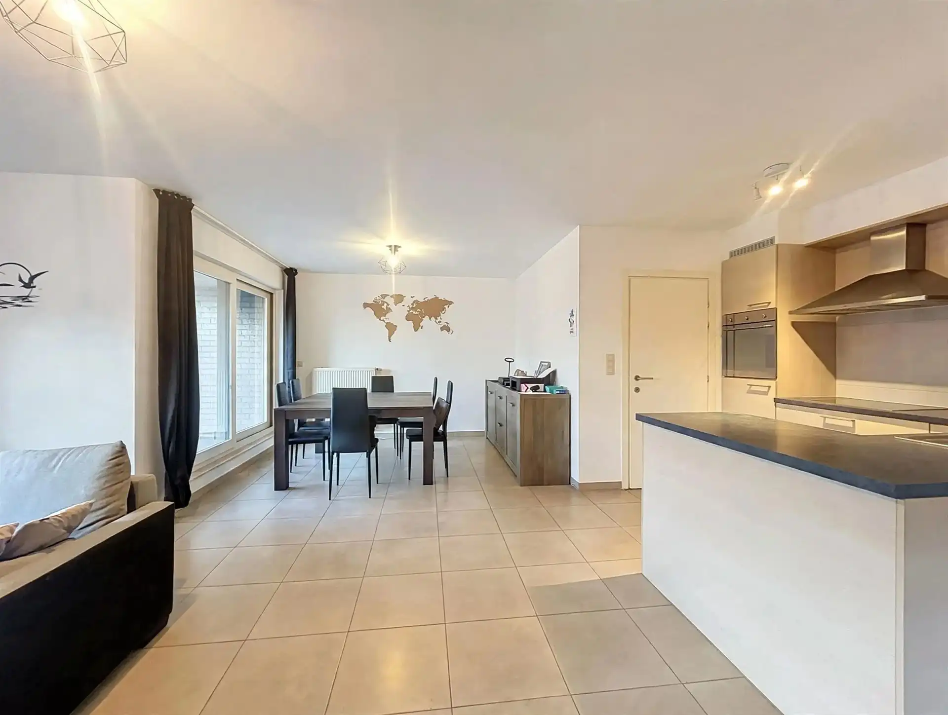 Recent en instapklaar 2 slaapkamer-appartement met 2 terrassen en  overdekte autostaanplaats foto 3
