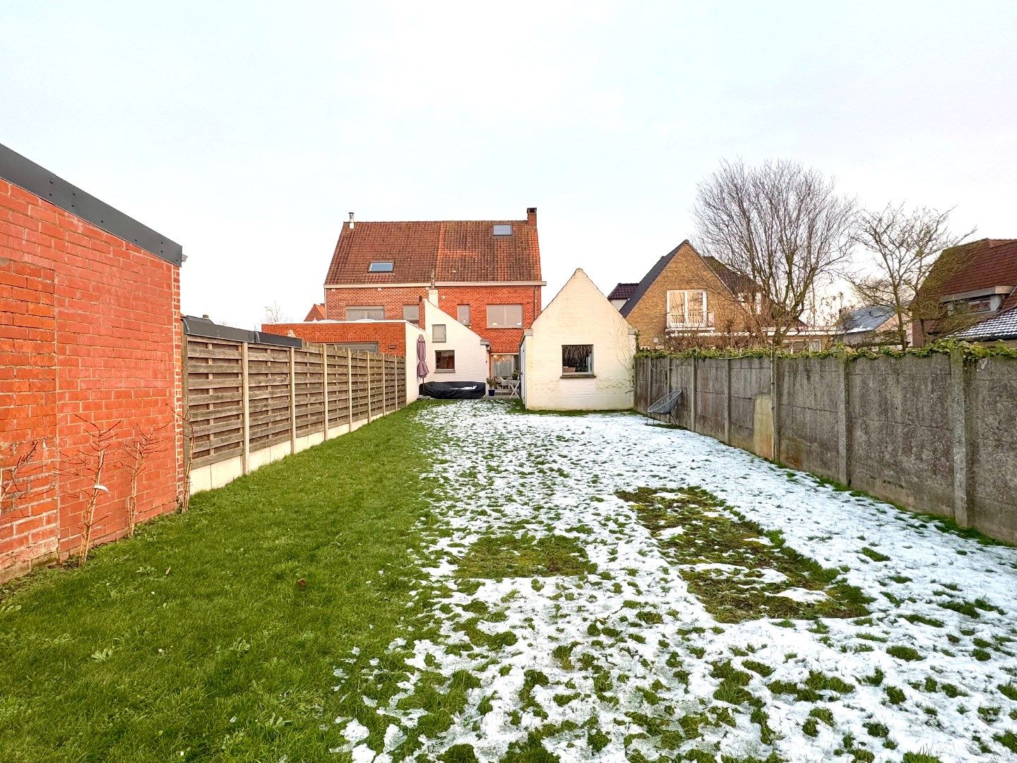 INSTAPKLARE WONING MET 4 SLPKS, TUIN EN GARAGE foto 3