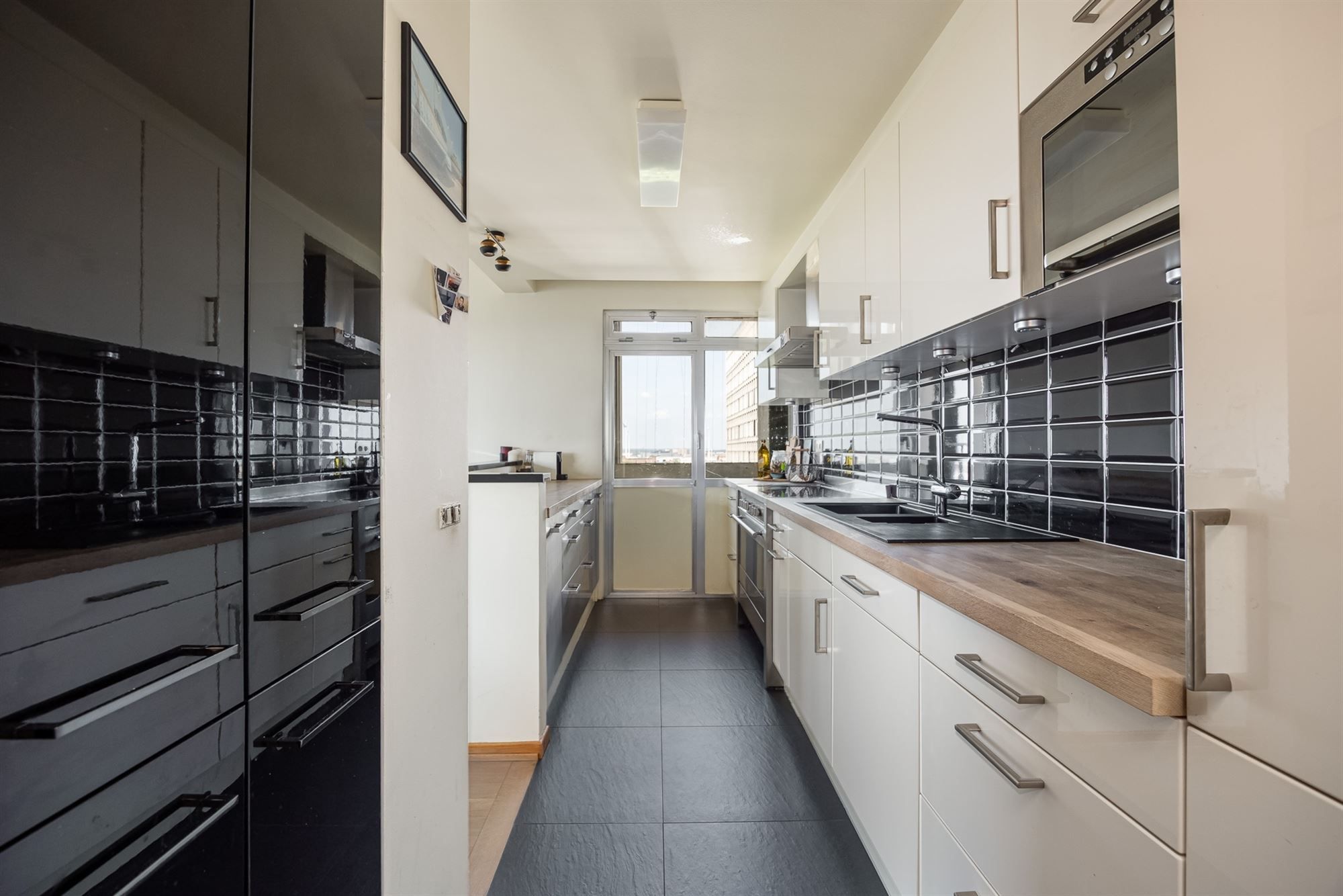 Appartement in 'de Riverside Tower' met prachtig uitzicht foto 6