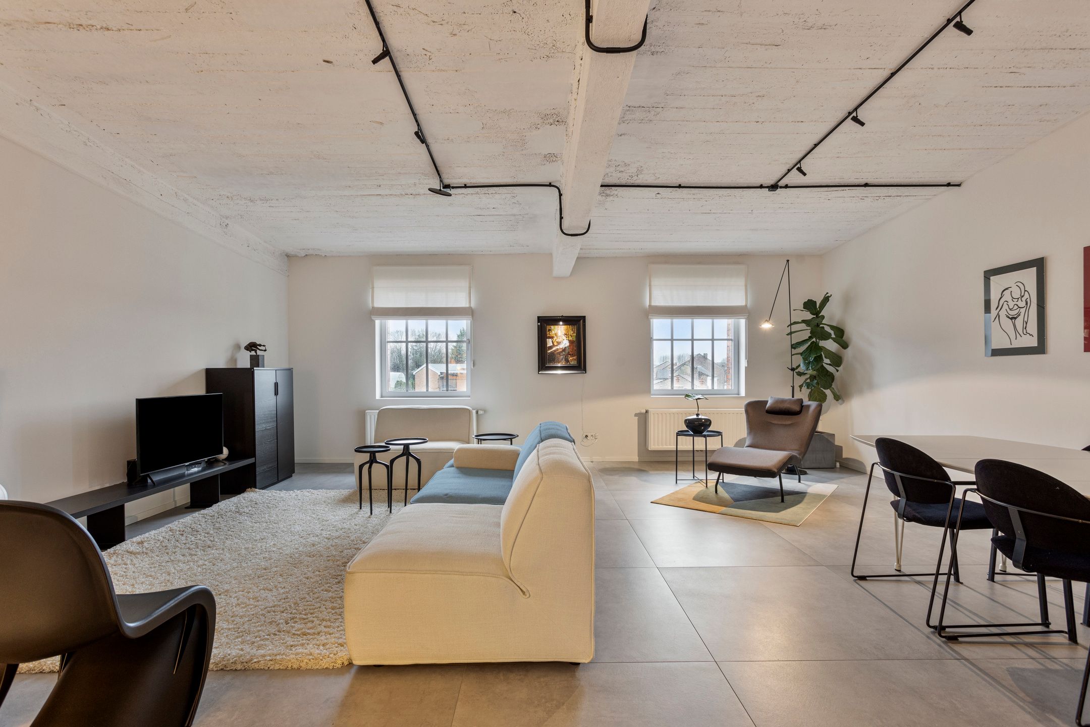 Unieke industriële loft met een slaapkamer. foto 5