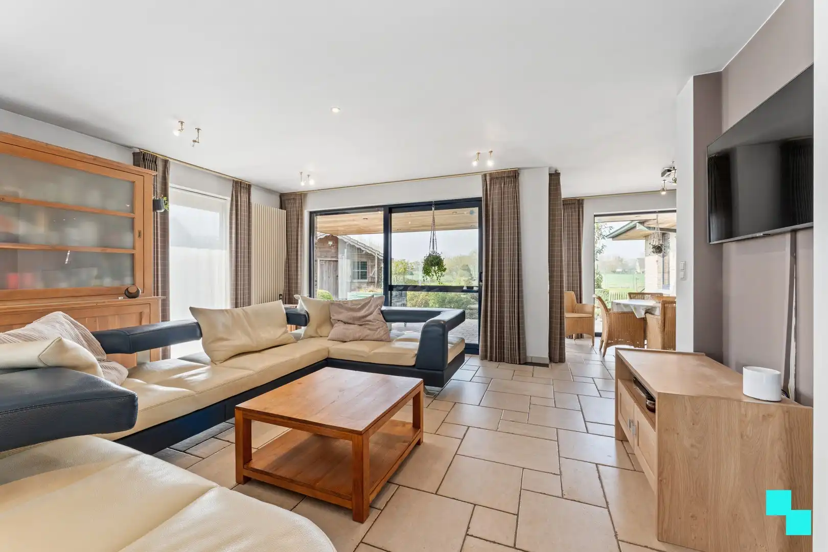 Ruime woning met loods in groene omgeving - Oekene foto 7