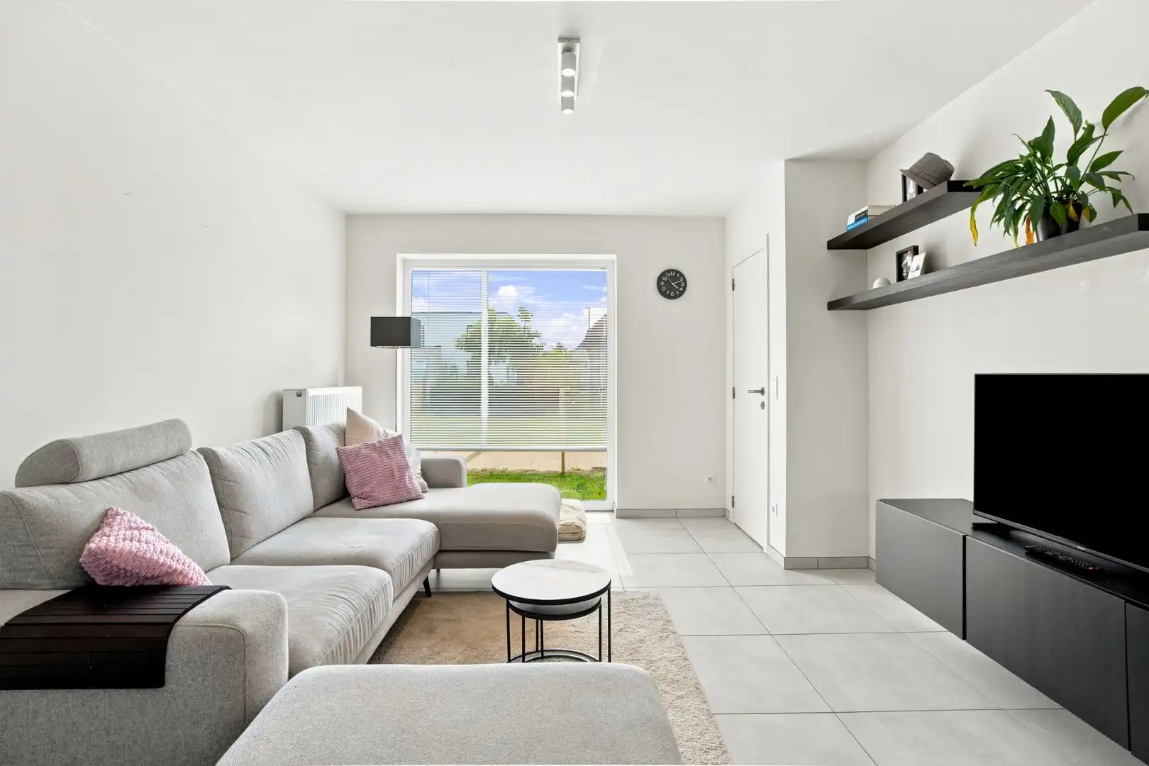 Recente woning (2023), met 3 slks, carport, tuin in een mooie buurt te Heule. foto 4
