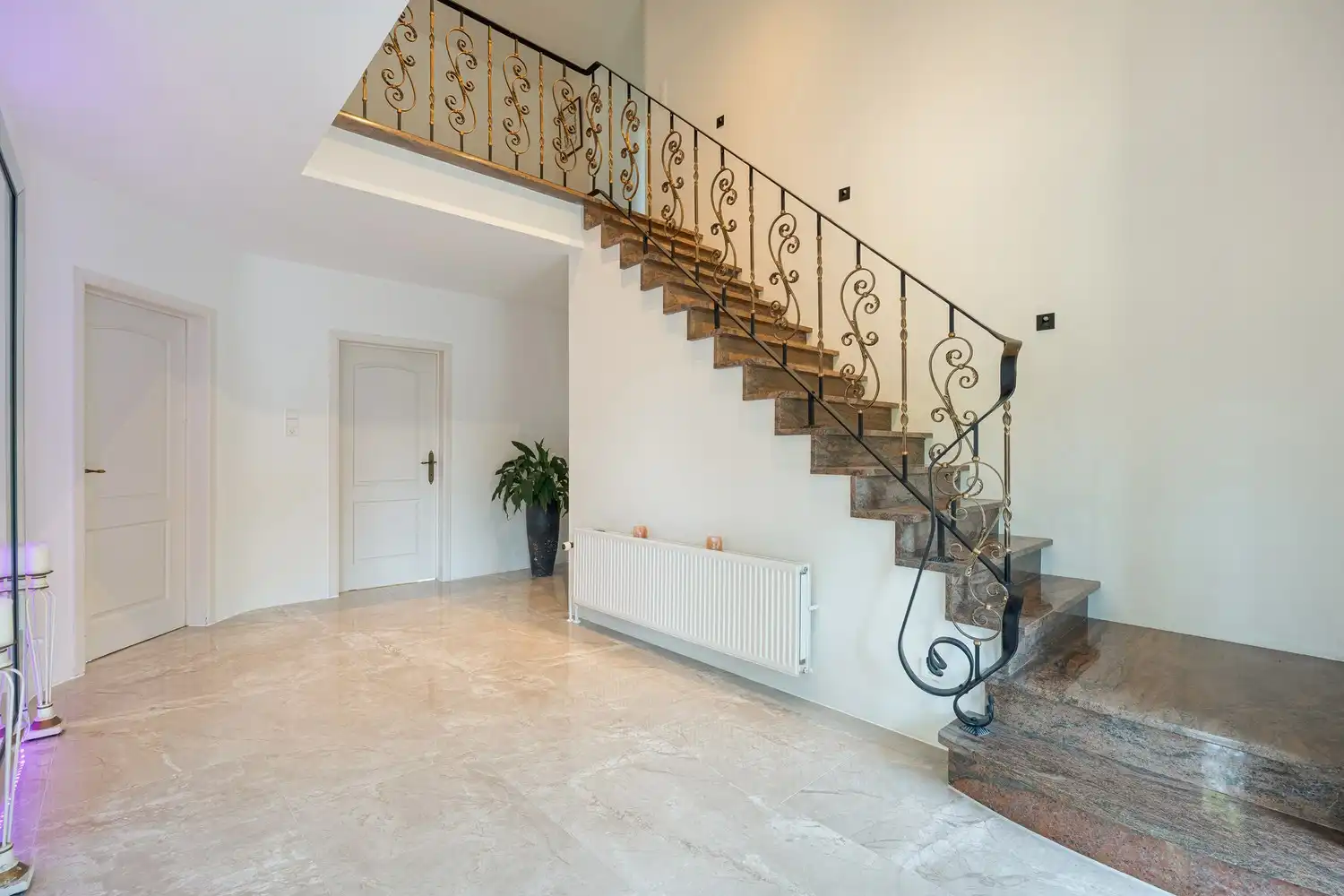 Exclusieve villa met royale leefruimtes op een unieke locatie foto 20