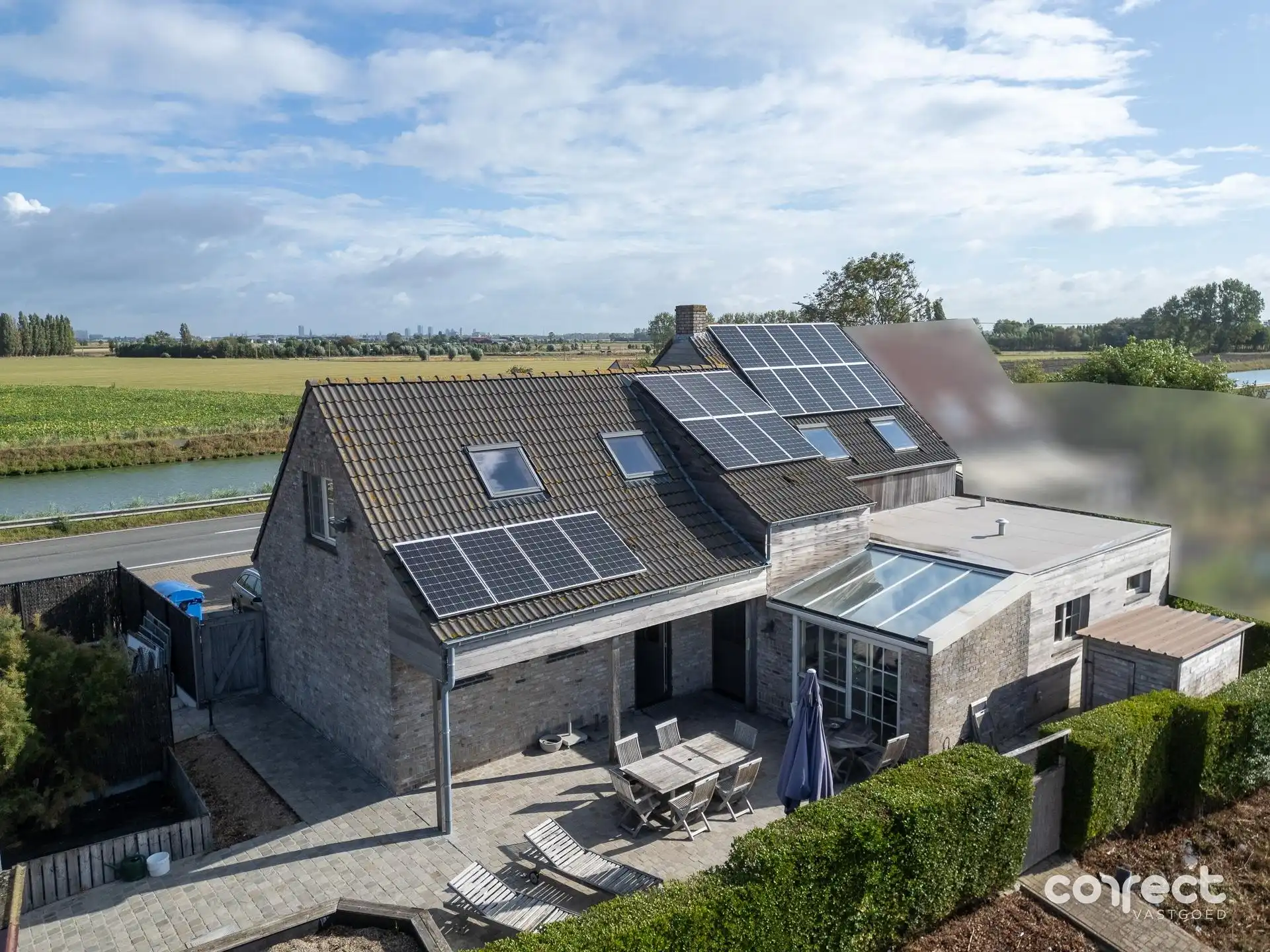 Landelijk gelegen woning op ruim perceel nabij de kust. foto 14