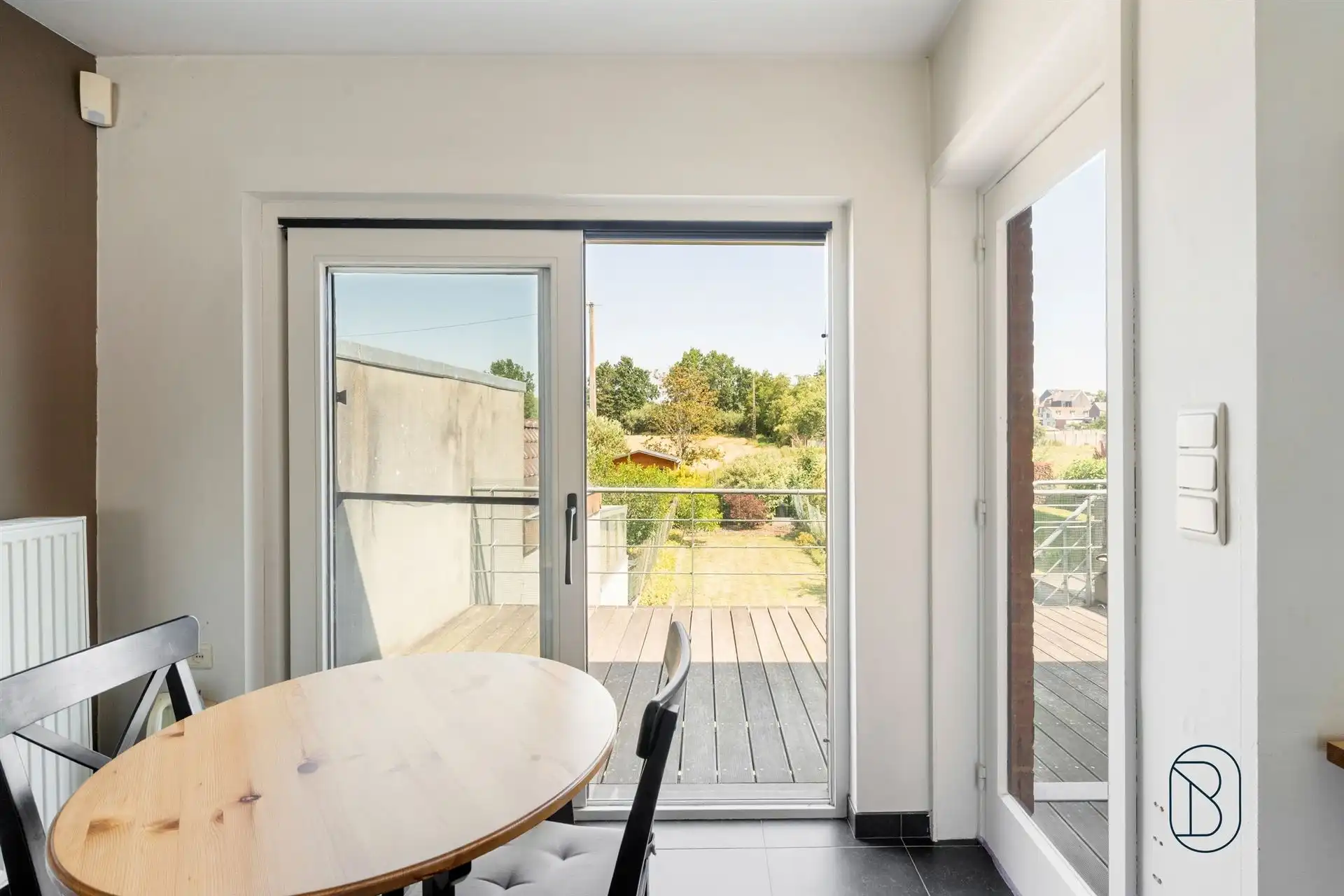 Instapklare bel-etagewoning met aangename tuin en 5 SLK! foto 9