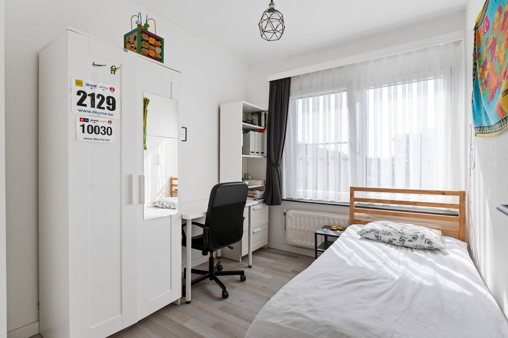 Ruime bel-étage met 4 slaapkamers en gezellige tuin foto 14