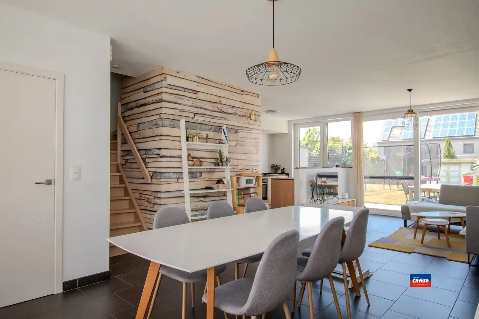 Instapklare woning met 4 slaapkamers, tuin en garagebox foto 5