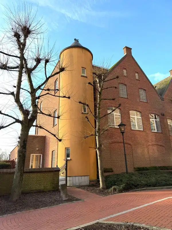 Instapklaar triplexappartement met 3 slaapkamers, 2 badkamers, garage + P in hartje Hoogstraten. foto 2